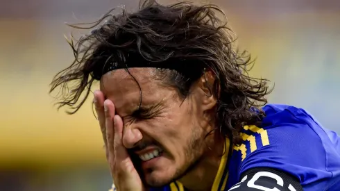 O Boca Juniors enfrenta mais um problema antes do confronto contra o Alianza Lima pela Libertadores. Edinson Cavani, capitão da equipe, sofreu uma lesão na coluna e está fora do jogo de ida. (Foto de Marcelo Endelli/Getty Images)