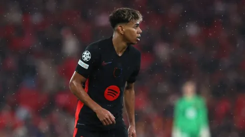 A história de Lamine Yamal no Barcelona começou com um e-mail decisivo. Aos sete anos, seu talento chamou a atenção de olheiros do clube, que agiram rapidamente para garantir sua contratação antes que ele fosse para o Espanyol. (Foto de Carlos Rodrigues/Getty Images)