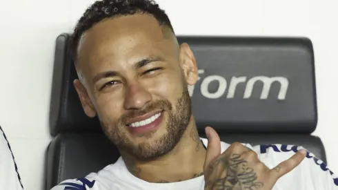 Santos não para em Neymar e tem sinal positivo para anunciar outro jogador multicampeão no Barcelona (Photo by Alexandre Schneider/Getty Images)