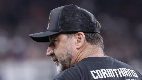 Corinthians contrata jogador da Europa e divulga detalhes do acordo.