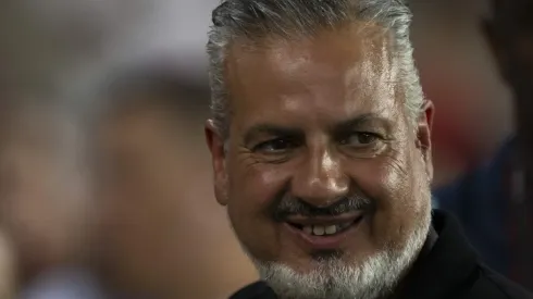 O Flamengo, focado na manutenção de um elenco competitivo, prioriza a renovação de contrato de seus principais jogadores, como Erick Pulgar, Gerson e Arrascaeta. Foto: Jorge Rodrigues/AGIF