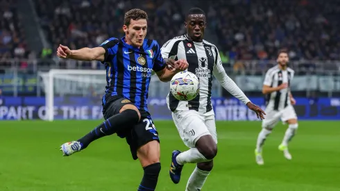 Benjamin Pavard em ação na partida da Série A entre Inter de Milão e Juventus. Foto: Independent Photo Agency Srl / Alamy Stock Photo
