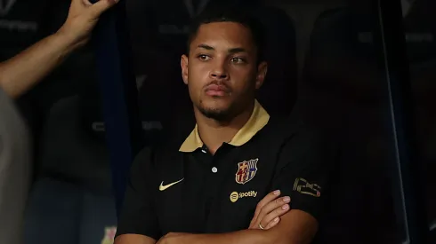 Vitor Roque pertence ao Barcelona
