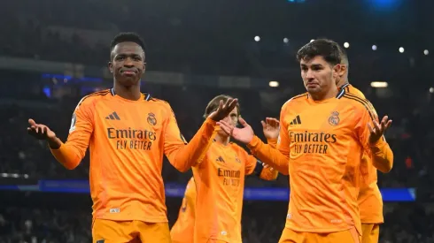 Vini Jr comemora com Brahim Díaz gol feito no Etihad Stadium. Foto: Michael Regan/Getty Images