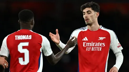 Thomas Partey e Kai Havertz, do Arsenal.<br />
O primeiro é alvo do Barcelona (Photo by Justin Setterfield/Getty Images)