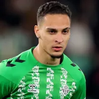 Após deixar o Manchester United, Antony renasce no Betis e é indicado ao jogador do mês ao lado de Mbappé
