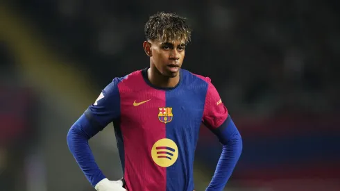 Lamine Yamal durante partida oficial do Barcelona