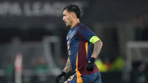 Leandro Paredes negou ter insinuado um retorno ao Boca Juniors e reafirmou seu compromisso com a Roma. (Foto de Alex Bierens de Haan/Getty Images)