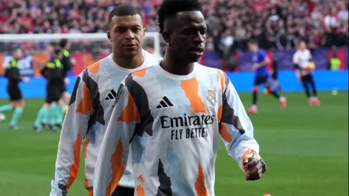 Mbappé toma atitude que muda completamente a situação de Vini Jr no Real Madrid. (Photo by Juan Manuel Serrano Arce/Getty Images)
