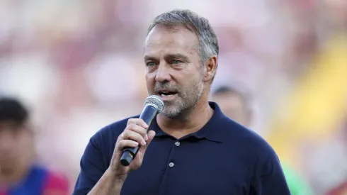 Hansi Flick, do Barcelona, é sincero sobre acerto de Vitor Roque ao Palmeiras: "Ele...". (Photo by Eric Alonso/Getty Images)