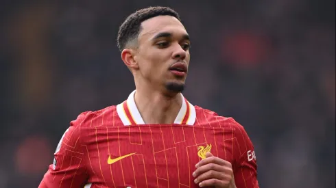 Liverpool se prepara para saída de Arnold e escolhe badalado lateral brasileiro como substituto. (Photo by Stu Forster/Getty Images)