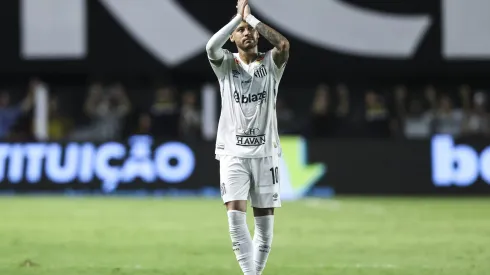 Neymar, camisa 10 do Santos (Photo by Alexandre Schneider/Getty Images)