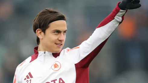 Dybala, da Roma, sinaliza positivo para assinar com um dos maiores times da Premier League. (Photo by Timothy Rogers/Getty Images)