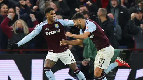 Marco Asensio celebrou a grande atuação de Marcus Rashford na vitória do Aston Villa sobre o Chelsea. (Foto de Alex Pantling/Getty Images)