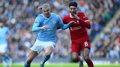 Dominik Szoboszlai marcando Haaland na Premier League