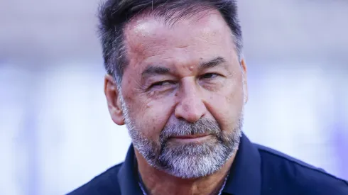 Corinthians renova contrato de jovem meio-campista e fixa multa milionária.