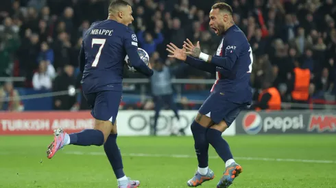 Neymar e Mbappé em campo quando atuavam pelo PSG (Photo by Alex Grimm/Getty Images)