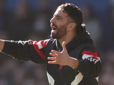 Manchester United foca na contratação de Theo Hernandez