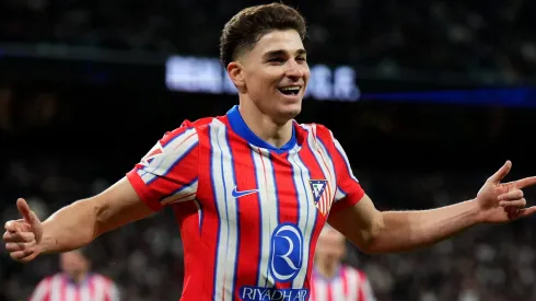 Barcelona e Atlético de Madrid podem fechar troca de jogadores que envolve Julián Álvarez (Photo by Angel Martinez/Getty Images)