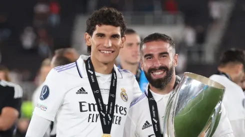 Jesús Vallejo e Dani Carvajal comemoram juntos o título da Supercopa da UEFA. Foto: Alex Grimm/Getty Images