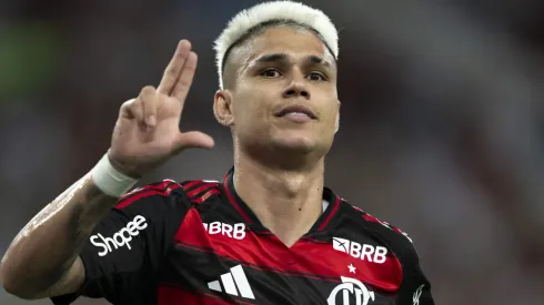 Clube do Brasileirão não desiste e vai com tudo para tirar Luiz Araújo do Flamengo.