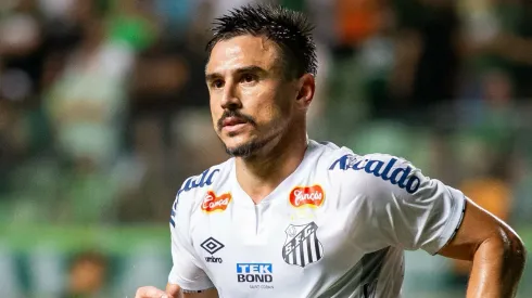 Willian Bigode, atacante com a camisa do Santos. Foto: Fernando Moreno/AGIF