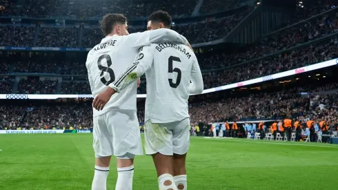 Com Jude Bellingham suspenso e opções limitadas no meio-campo, Ancelotti enfrenta um grande dilema na escalação. (Foto de Angel Martinez/Getty Images)