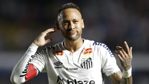 Neymar, pelo Santos, tem chance de retornar ao Barcelona (Photo by Miguel Schincariol/Getty Images)