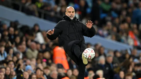 Guardiola reclama da bola dos torneios ingleses. Foto: Michael Regan/Getty Images