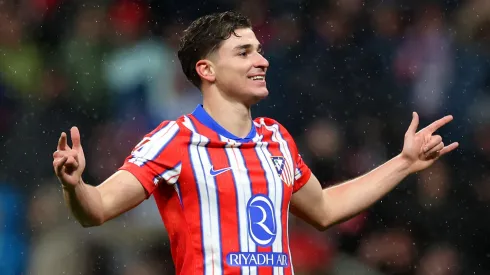 Julián Alvarez marca gol com a camisa do Atlético de Madrid