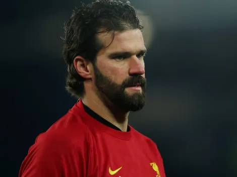 Alvo de Barcelona e Bayern, Alisson quer renovar com o Liverpool