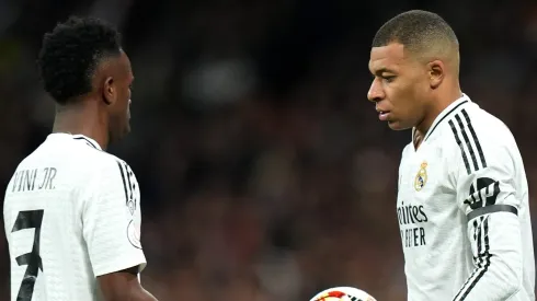 A parceria entre Kylian Mbappé e Vinicius Jr. no Real Madrid gera expectativas, mas também desafios táticos. (Foto de Angel Martinez/Getty Images)
