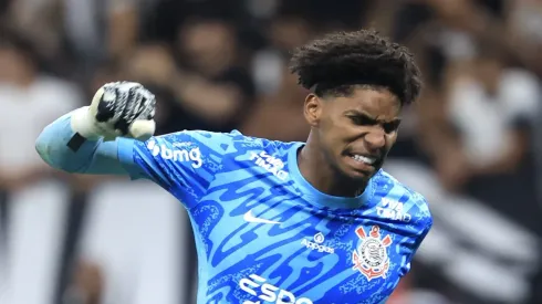 Hugo Souza cobra raça dos jogadores do Corinthians