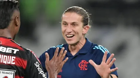Filipe Luís convence Flamengo a ir ao mercado da bola.