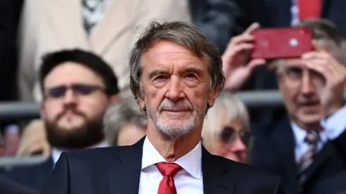 Jim Ratcliffe projeta o retorno do Manchester United à prateleira dos gigantes. Foto: Mike Hewitt/Getty Images