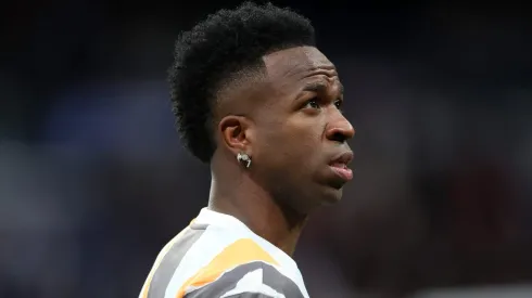 Vinicius Júnior se manifesta pela primeira vez após pênalti perdido pelo Real Madrid Só existe um... (Photo by Florencia Tan Jun/Getty Images)