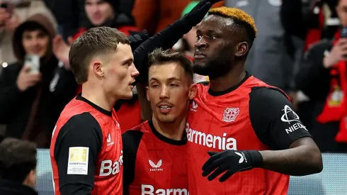 Victor Boniface (à direita), é alvo do Chelsea (Photo by Lars Baron/Getty Images)