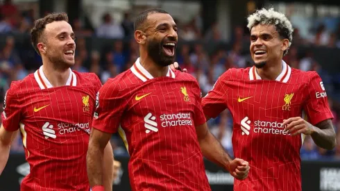 Diogo Jota (à esquerda), Salah (centro) e Luis Díaz (à direita), pelo Liverpool. O primeiro é alvo do Newcastle (Photo by Marc Atkins/Getty Images)