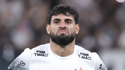 Yuri Alberto reencontra juiz que o tirou de jogo no Paulistão