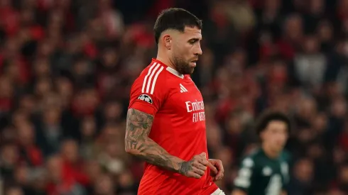 Com contrato no fim, o zagueiro argentino avalia encerrar sua carreira no Benfica, enquanto o River Plate sonha com seu retorno. (Foto de Gualter Fatia/Getty Images)