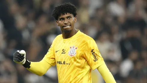 Rivais não perdoam ausência de Hugo Souza na Seleção Brasileira: "Quando jogar em um time grande...". (Photo by Miguel Schincariol/Getty Images)