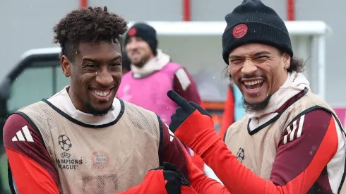 Kingsley Coman e Leroy Sané juntos no Bayern. Ambos devem deixar o clube. Foto: Alexander Hassenstein