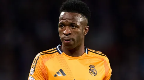 Vinicius Júnior gera desconfiança no Real Madrid e Ancelotti prepara mudança a favor de Mbappé (Photo by Juan Manuel Serrano Arce/Getty Images)