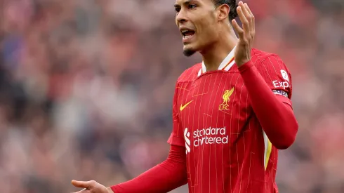 Van Dijk, zagueiro do Liverpool (Photo by Carl Recine/Getty Images)