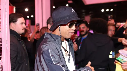 Ídolo do Barcelona, Ronaldinho tem marca igualada por titular de Flick em menos tempo.