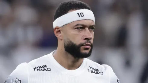 Corinthians busca acerto com ex-atacante do São Paulo para jogar com Memphis Depay.