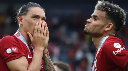Darwin Núñez e Luis Díaz, dois jogadores do Liverpool. O último é alvo do ARSENAL (Photo by Marc Atkins/Getty Images)