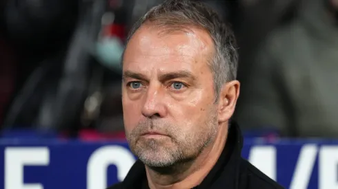 Barcelona se reúne com estafe de atleta que protesta contra Hansi Flick.