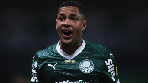 Palmeiras não para em Vitor Roque e quer contratar mais um brasileiro que atua no futebol europeu . Foto: Ettore Chiereguini/AGIF