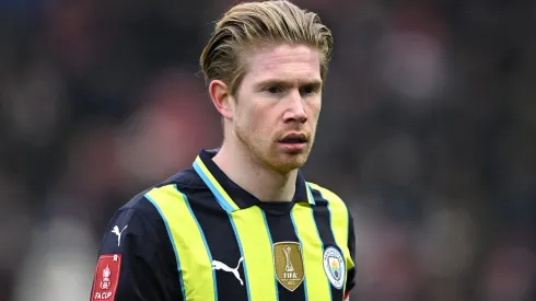 De Bruyne, do Manchester City, recebe proposta para jogar em grande rival do Real Madrid (Photo by Justin Setterfield/Getty Images)